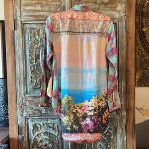 ARATTA Silent Gourney Beautiful button down plaid shirt.